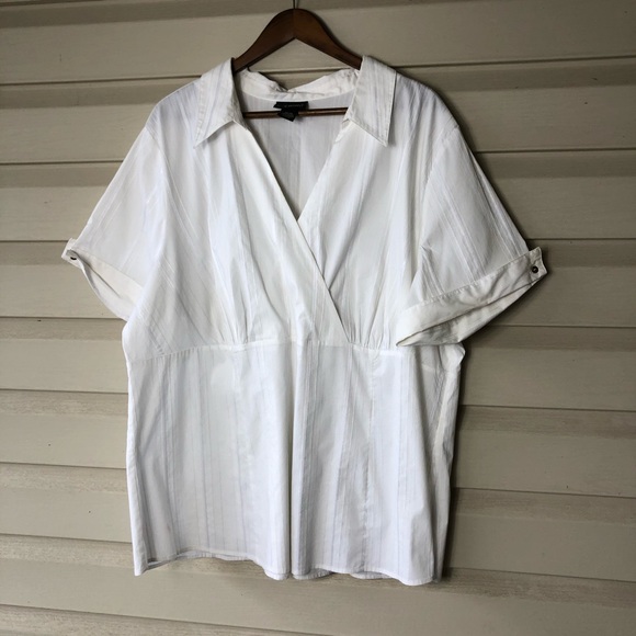 Lane Bryant Tops - LANE BRYANT Short Sleeve Blouse in Size 26/28